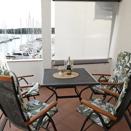 Lanterna アパート シベニク