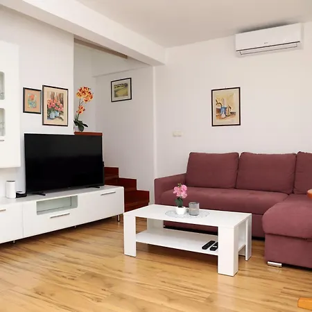 Lanterna Apartment