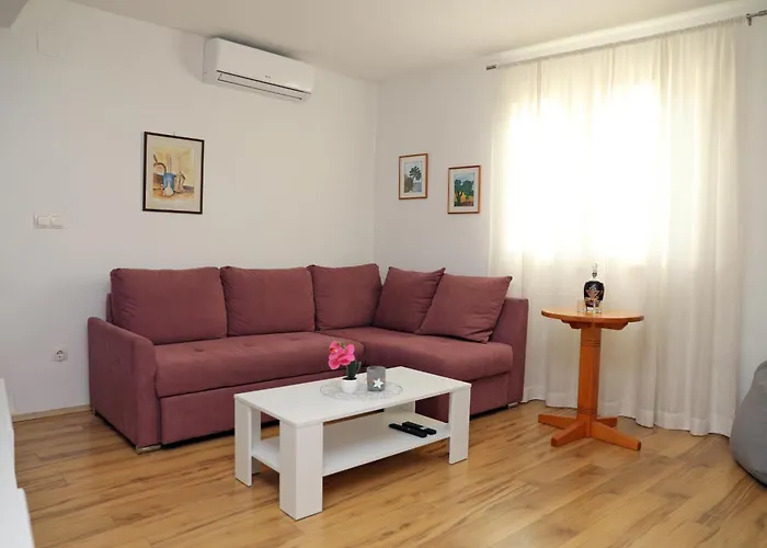 Lanterna Apartment *